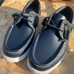 Susst deck shoes size 7, navy, like new
