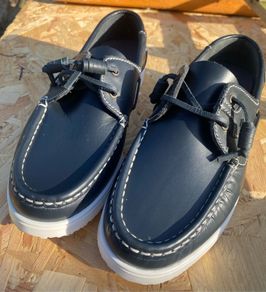 Susst deck shoes size 7, navy, like new