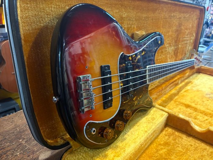 Yamaha SB-55 Sunburst 1970