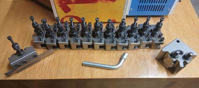 Lathe quick change toolpost