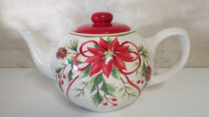 Delph Winter Christmas Tea Pot