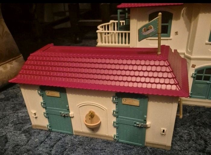 Schleich Horse Large Lot  Stable, Horses, Fencing,car Ambulance  Accessories
