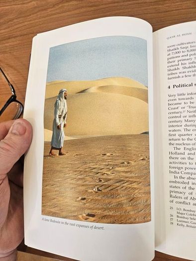 Qasr Al Hosn. The History Of The Rulers Of Abu Dhabi 1793-1966. By Dr Jayanti Maitra Afra Al-hajji. First Edition Hardback With Dustjacket In Good Condition.  See Photos For Same.