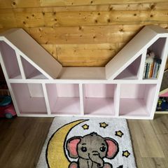 Under window seat/bookshelf