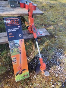 Black and Decker Corded Garden Strimmer