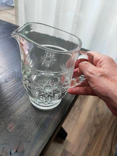 Glass jug