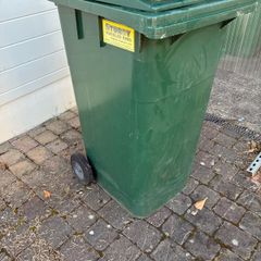 Wheelie bins (4)