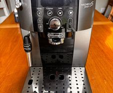 DeLonghi Magnifica S Smart coffee machine