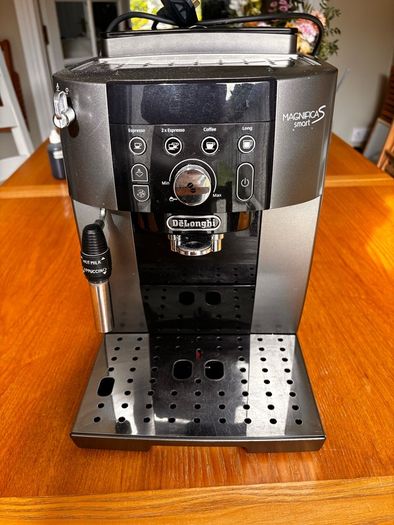 DeLonghi Magnifica S Smart coffee machine