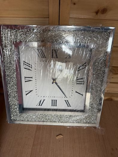 console table with lamp and clock