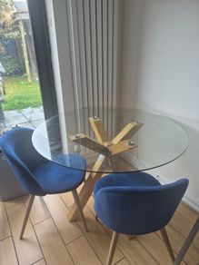 Round table and 4 Navy Chairs