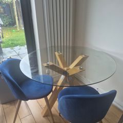 Round table and 4 Navy Chairs