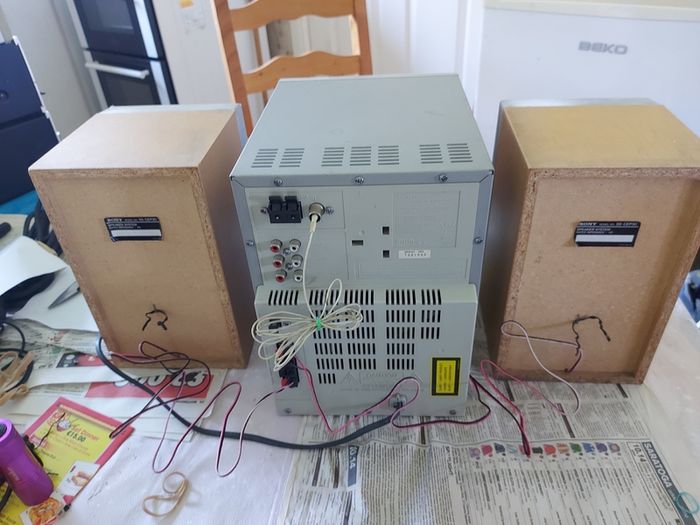 Sony Micro HiFi Component System, Model CMT-CP1, Radio, Tape & CD, all working fine and in very good condition