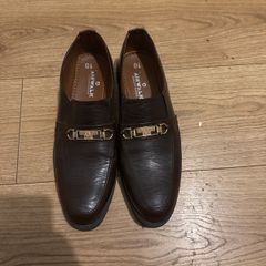 Formal shoes wear in excellent condition