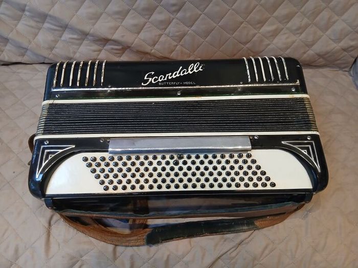 Vintage scandalli butterfly model piano  accordion, open to offers
