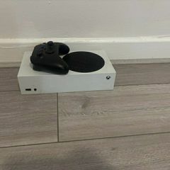 Xbox Series S 512GB (White) - Excellent Condition + Controller