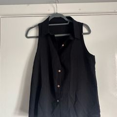 Black sleeveless shirt