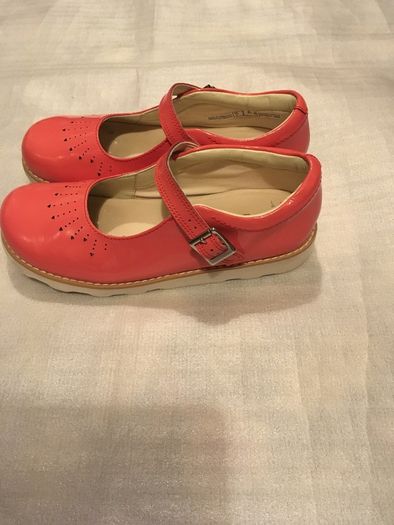Clarks Shoes, size EU-33,5F. UK-1,5F