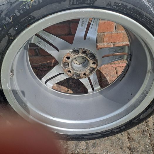 Single 17" Audi A4 alloy with fullthread Tyre 2017