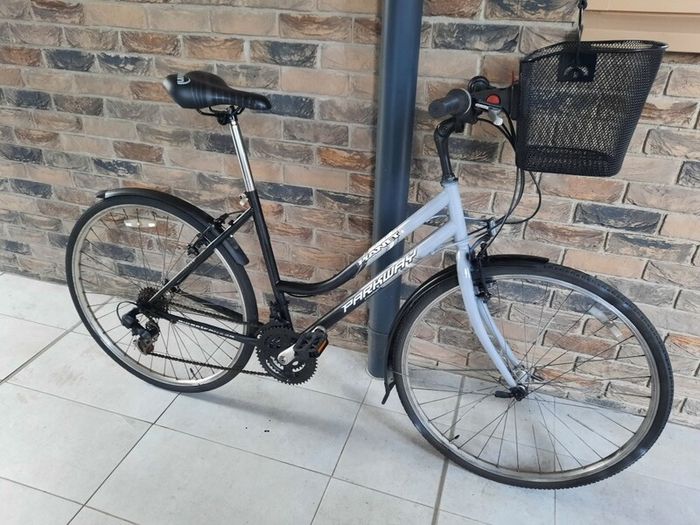 ladies bike( can deliver)