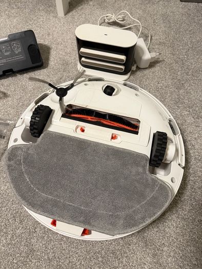 XiaoMi Robot Vacuum and Mop