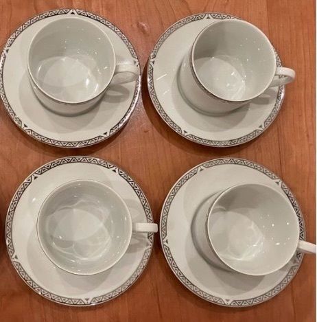 2004 Vintage Royal Doulton Platinum Collection 4 Tea Cups and Saucers