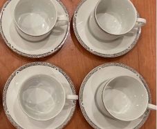 2004 Vintage Royal Doulton Platinum Collection 4 Tea Cups and Saucers