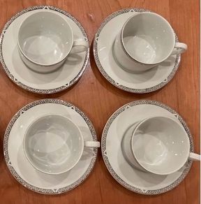 2004 Vintage Royal Doulton Platinum Collection 4 Tea Cups and Saucers