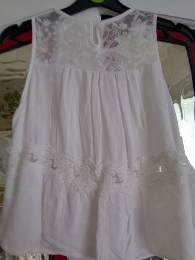 Ladies Tops 8/10