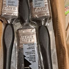 Paint brushes