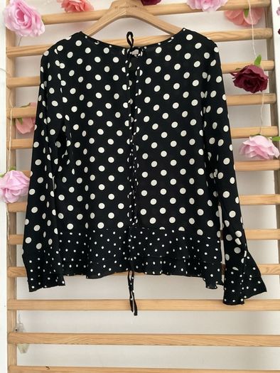 blouse Bnwt size 10 black & white polka dot top tie back detail