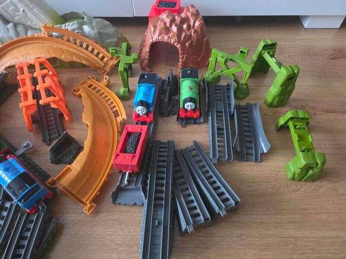 Thomas & Friends over 12m+  of tracks + 7 trains [90+ pieces set]