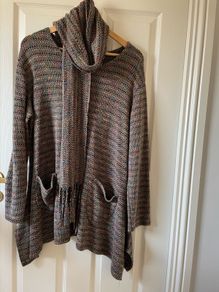 Size 16/18 Italian long tunic and matching scarf
