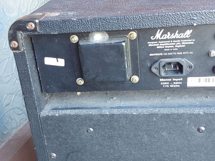 Large Marshall AMP, MG Series, 100 DFX, Output 100 watts RMS into 4 Ohms, very good condition, see pictures