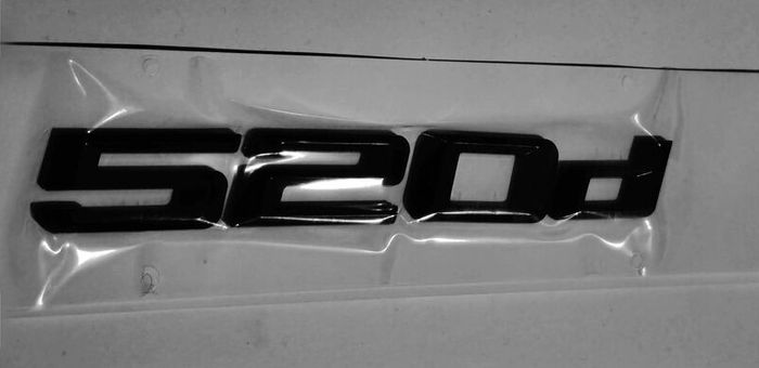 BMW 5 Series G30 Gloss black 520d logo Emblem rear