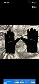 Nike Lightweight Running Gloves are highly breathable and stretchy running gloves that let you enjoy your activities in comfort size L/XL
