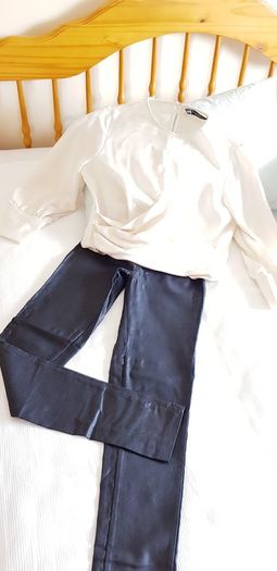 Zara Long Sleeve Cream Top - Small