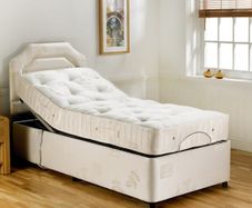 Adjustable orthopaedic bed