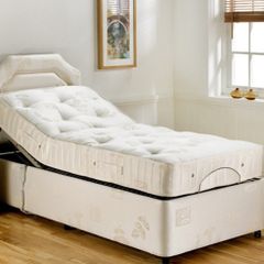 Adjustable orthopaedic bed