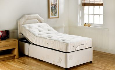 Adjustable orthopaedic bed