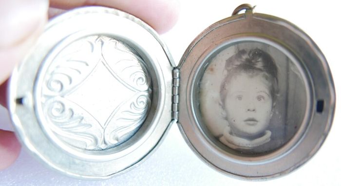 Vintage Photo Locket Pendant