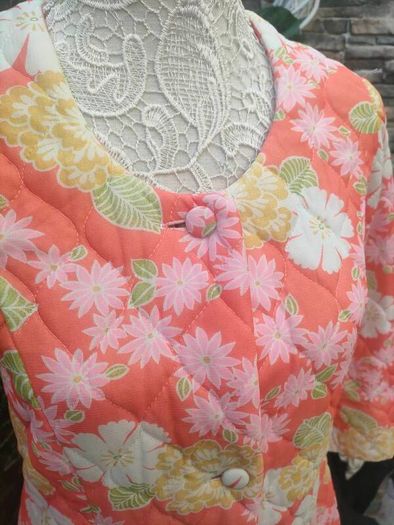 Vintage 50s 60s 70s peach floral Housecoat