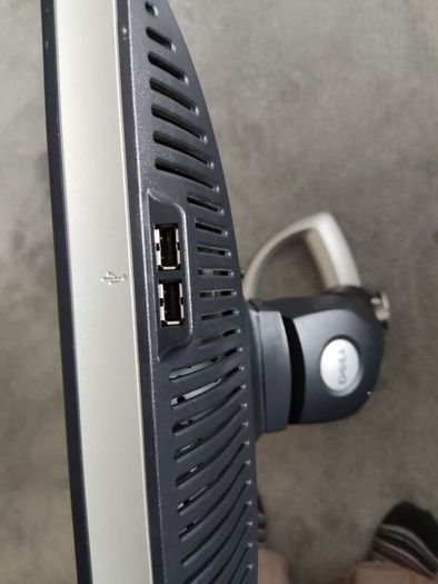 Dell Ultrasharp 19" Hd Lcd 1901fp + Dell 17" Lcd E171fp