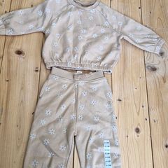 Jumpers and trousers set, BNWT, 9-12 months