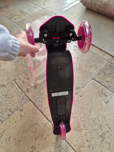 Pink 3 wheel light up  scooter