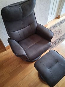 Recliner chair and footrest
