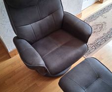 Recliner chair and footrest