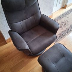 Recliner chair and footrest