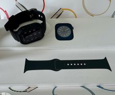 Apple Watch Series 8 I 45mm Midnight Aluminium I Spigen Accessories