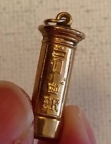 Vintage 9ct Gold Postbox Charm